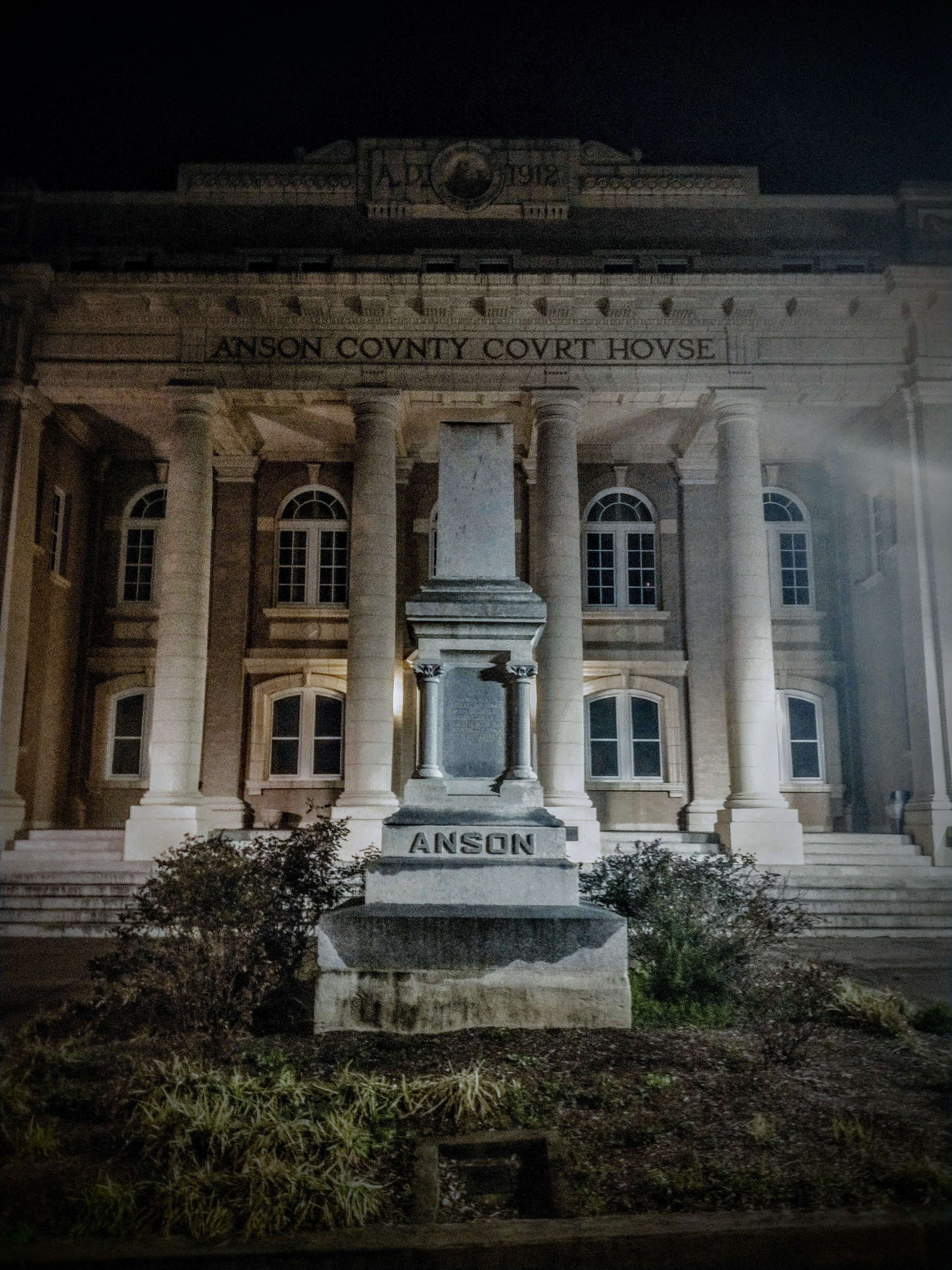 Confederate monument in front of courthouse
